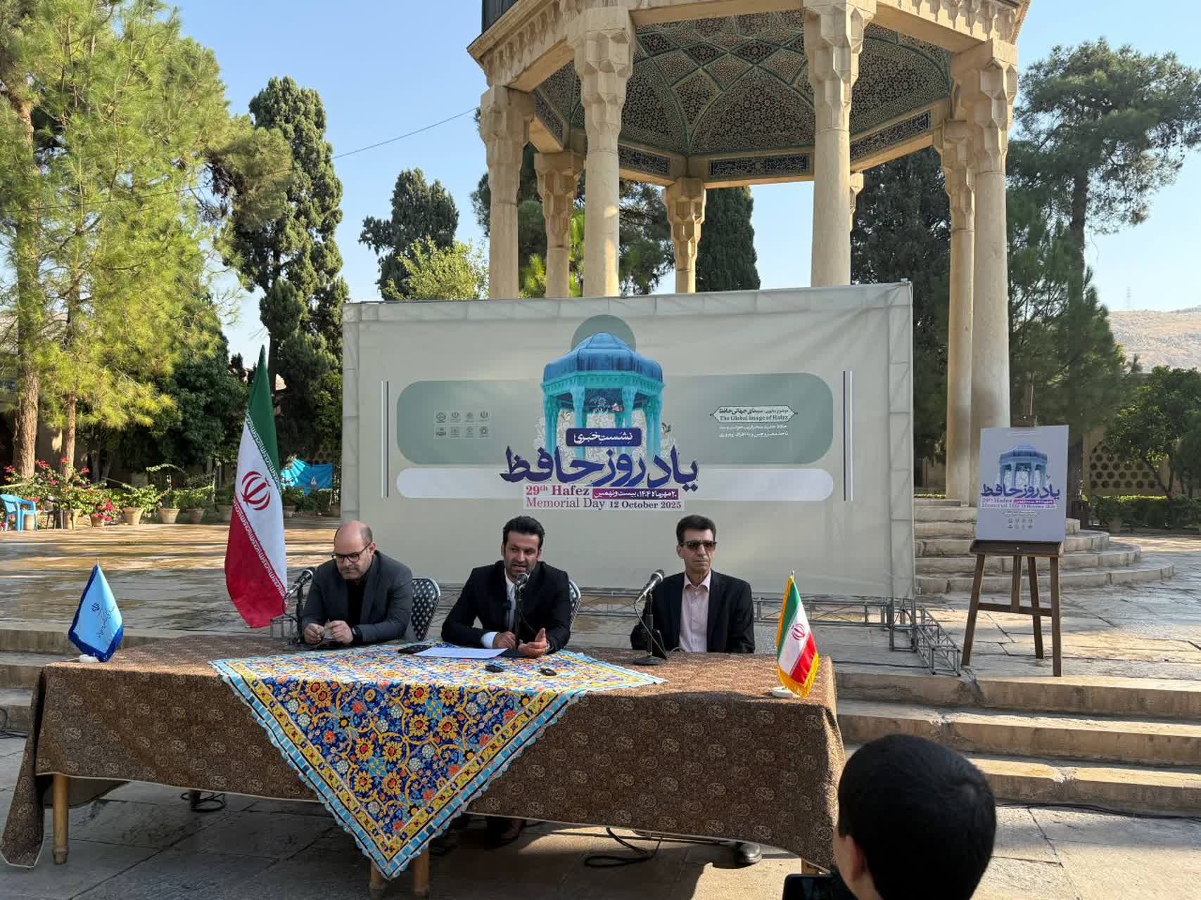 شیراز با برنامه های  فرهنگی و هنری  به استقبال آیین یادروز لسان الغیب حافظ شیرازی می رود