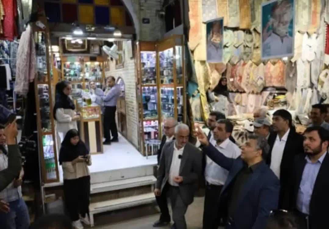 وزیر میراث فرهنگی پای صحبت بازاریان در شیراز نشست
