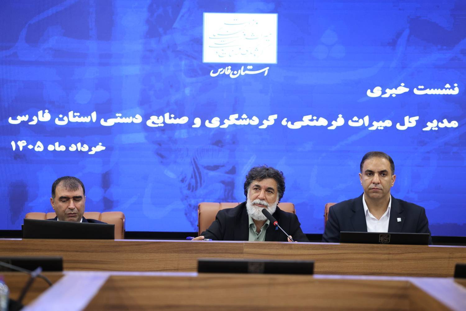 گردشگری در فارس جان تازه میگیرد/از مشارکت شهروندان علاقمند به حفظ هویت ایران تا گامهای مهم اداره کل میراث فرهنگی فارس برای حفاظت از میراث فرهنگی و توسعه گردشگری