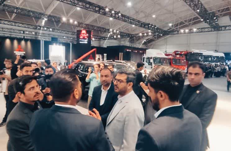 حضور چشمگیر خودروسازان و نمایندگی های فارس در نمایشگاه بین المللی برگ زرینی در صنعت خدمات خودرو پس از سالها