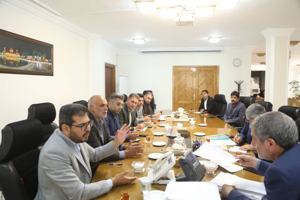 مدیران ارشد استان برای ادامه اقدامات اجرایی احداث شهرک صنایع دستی شیراز پای یک میز نشستند